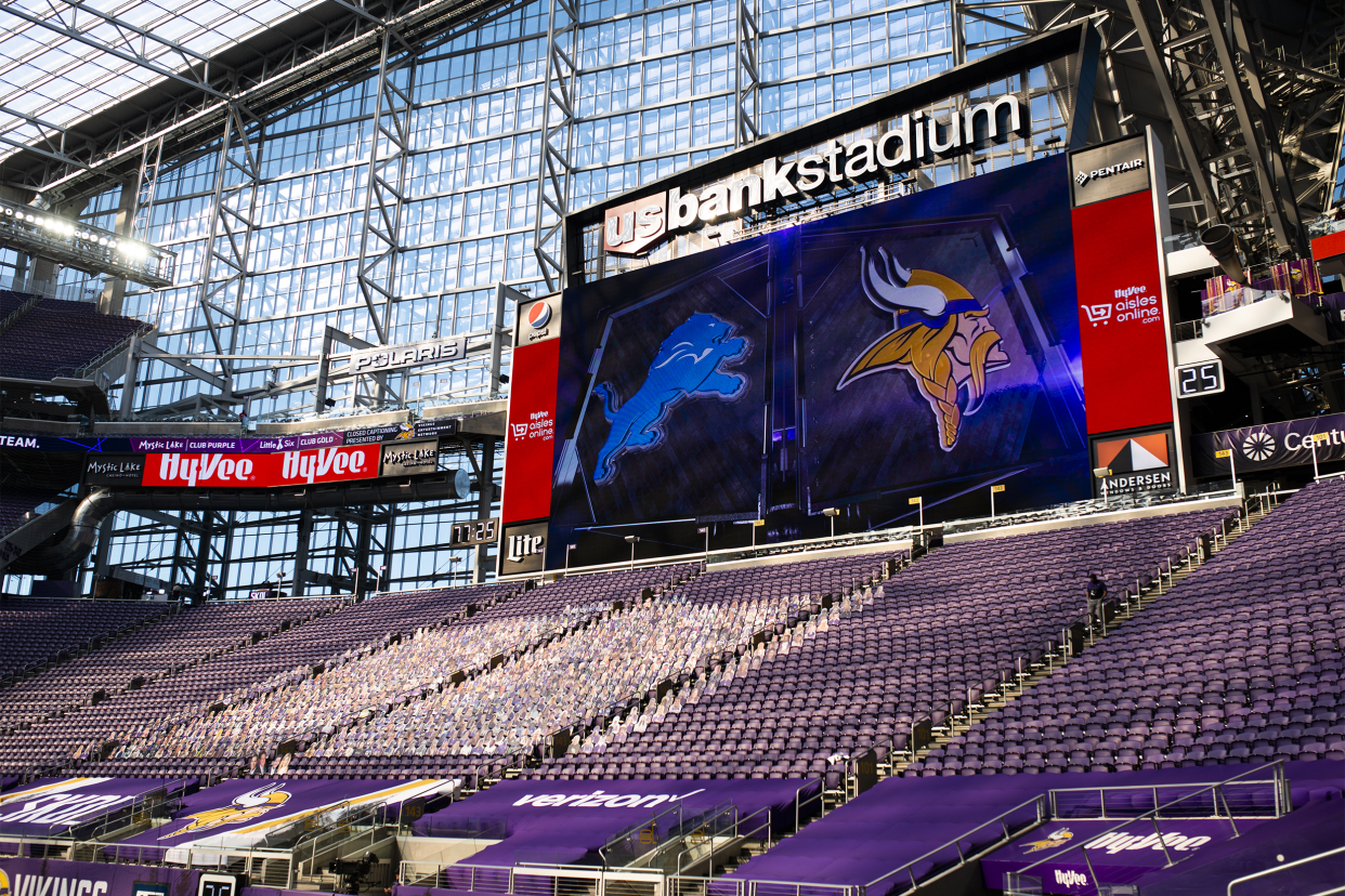 Minnesota Vikings, U.S. Bank Stadium, Minneapolis, view inside the stadium between the Minnesota Vikings and the Detroit Lions, large screen and seating area