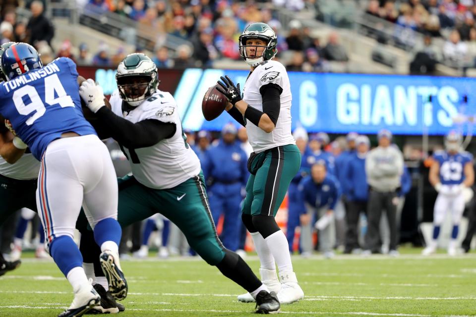 EAST RUTHERFORD, NJ - DECEMBER 17:  Nick Foles #9 of the Philadelphia Eagles looks to throw a pass against the New York Giants during the first quarter in the game at MetLife Stadium on December 17, 2017 in East Rutherford, New Jersey.  (Photo by Elsa/Getty Images)