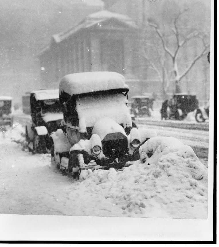 Snowbound automobiles in New York City, 1917. 