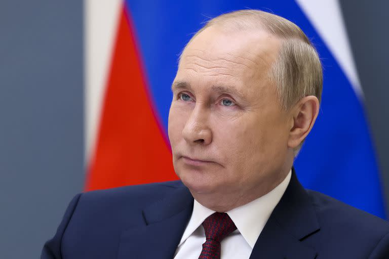 El presidente ruso, Vladimir Putin, habla en una videollamada con los jefes de Estado miembros del Foro Económico Euroasiático en Bishkek, en Moscú, Rusia, el jueves 26 de mayo de 2022. 