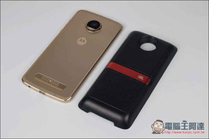 Moto Z2 Play 開箱 體驗心得 無可挑惕的百變手機，模組化設計隨時依需求升級