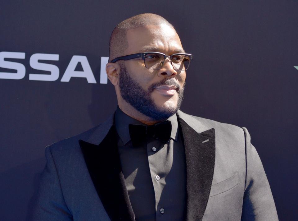 Tyler Perry paid it forward for shopping seniors at 29 Winn-Dixie stores across Louisiana and at 44 Kroger stores in Atlanta.