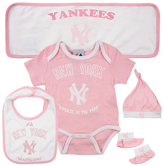 New York Yankees Newborn Pink 5 Piece Hanger Gift Set ($40)