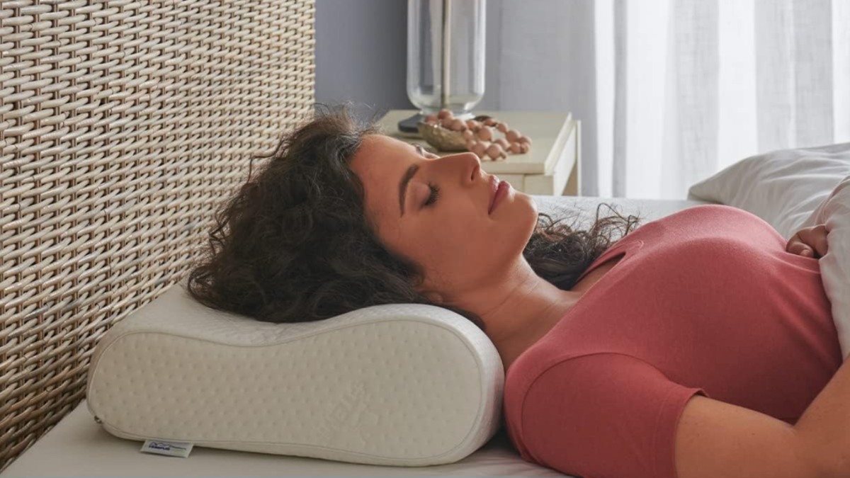 A sleep expert recommends this pillow for neck and back pain — and it’s on sale