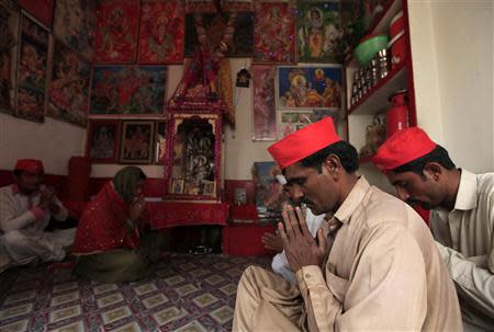 Members of Pakistan's Hindu community pray inside a temple in Rahim Yar Khan March 27, 2014. REUTERS/Faisal Mahmood