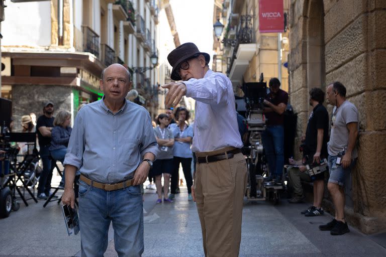 Woody Allen durante el rodaje de Rifkin's Festival, con el actor Wallace Shawn 