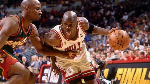 Michael Jordan曾率公牛兩度創下3連霸。（圖／翻攝自推特）