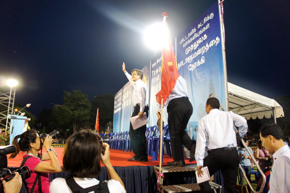 Star candidate Chen Show Mao makes his way on stage. (Yahoo! photo/ Alicia Wong)