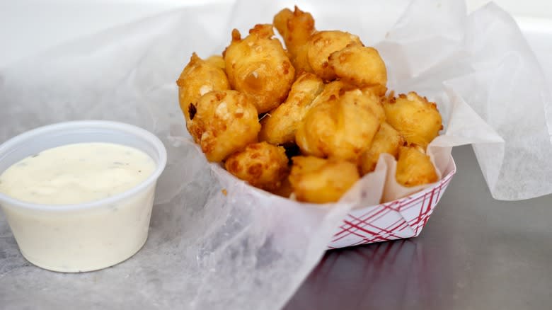 Cheese curds with ranch for dipping