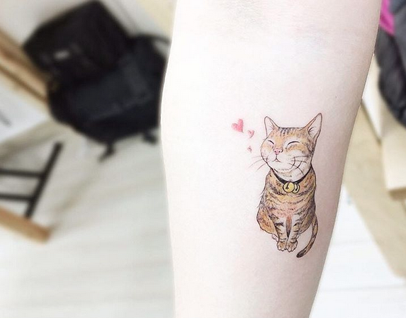 Tattoo-Künstler Banul aus Seoul in Südkorea ist in der Szene berühmt wie ein bunter Hund. Neben Hunden, minimalistischen Motiven und Zen-Landschaften werden von Banul auch immer wieder Katzen unter die Haut der Kundschaft gestochen.