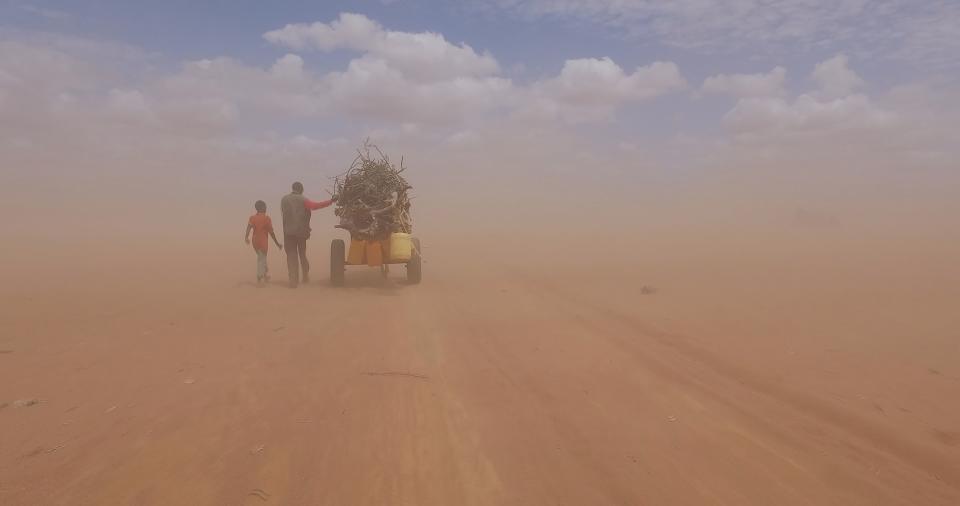 A "Human Flow"&nbsp;still image in&nbsp;Dadaab refugee camp in Kenya. (Photo: Amazon Studios / Lionsgate Entertainment)