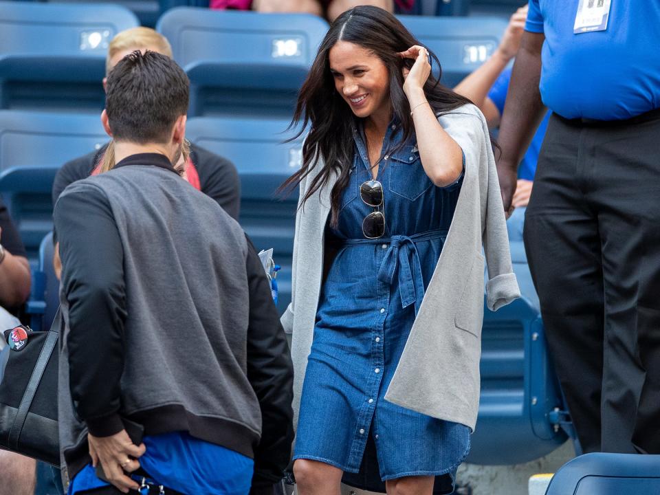 meghan markle denim dress style