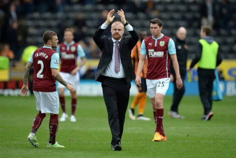 Burnley's manager Sean Dyche (C) applauds the team's fans after the English Premier League football match between Hull City and Burnley in Kingston upon Hull, England on May 9, 2015