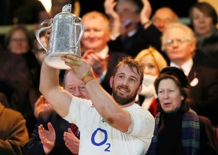 Rugby Union - England v Scotland - RBS Six Nations Championship 2015 - Twickenham Stadium, London, England - 14/3/15 Chris Robshaw of England celebrates with the Calcutta Cup Reuters / Stefan Wermuth