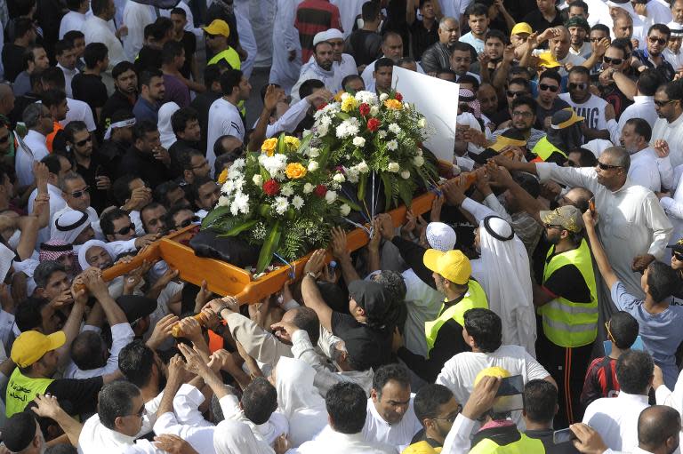 Saudi Shiite mourners carry the coffin on May 30, 2015, in the city of Tarut of a man who died from wounds sustained after a mosque bombing carried out by the Islamic State (IS) group in Kudeih