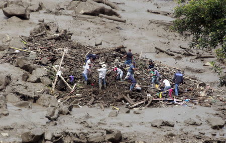 Residents remove mud and debris as they search for bodies after a landslide in the municipality of Salgar, in Antioquia department May 18, 2015. REUTERS/El Colombiano