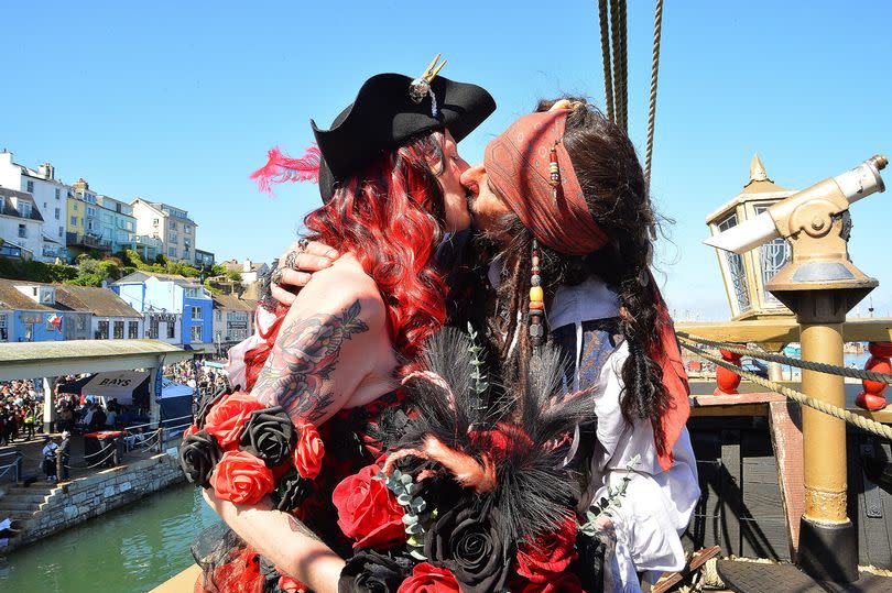 Zoe and Paul Bradshaw at their pirate themed wedding -Credit:Courtesy Al Macphee / SWNS