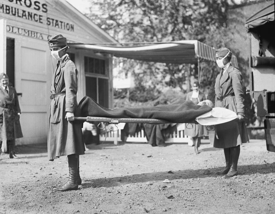 Demonstration at the Red Cross Emergency Ambulance Station during Influenza Pandemic, Washington DC, 1918