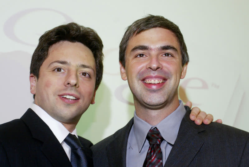 Descrizione: <b>Larry Page e Sergey Brin</b> - imprenditori e fondatori di Google<br> Patrimonio netto: 19,8 miliardi di dollari (<a href="http://it.finance.yahoo.com/valute/convertitore/#from=USD;to=EUR;amt=19800000000" data-ylk="slk:guarda il cambio in euro;elm:context_link;itc:0;sec:content-canvas" class="link ">guarda il cambio in euro</a>)<br> Età: 38<br> Ricchezza accumulata in ogni ora di vita: <b>59.481 dollari</b>.<br> Dall'appellativo di “enfant prodige” al settore che ha determinato la loro fortuna, anche se in tempi diversi, sono molti i punti di vicinanza tra la storia di Mark Zuckerberg e quella del duo Larry Page e Sergey Brin. Aggiungiamone un altro: sono gli unici "under 40" che vedrete in questa gallery.