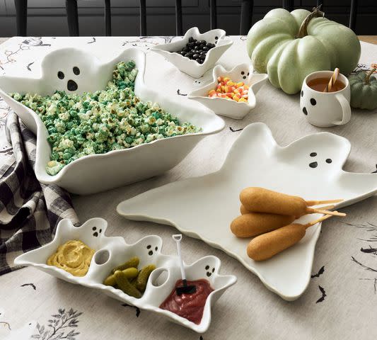 <p><a href="https://www.potterybarn.com/products/figural-whimsy-ghost-serving-bowl/ " data-component="link" data-source="inlineLink" data-type="externalLink" data-ordinal="1" rel="nofollow">Pottery Barn</a></p>
