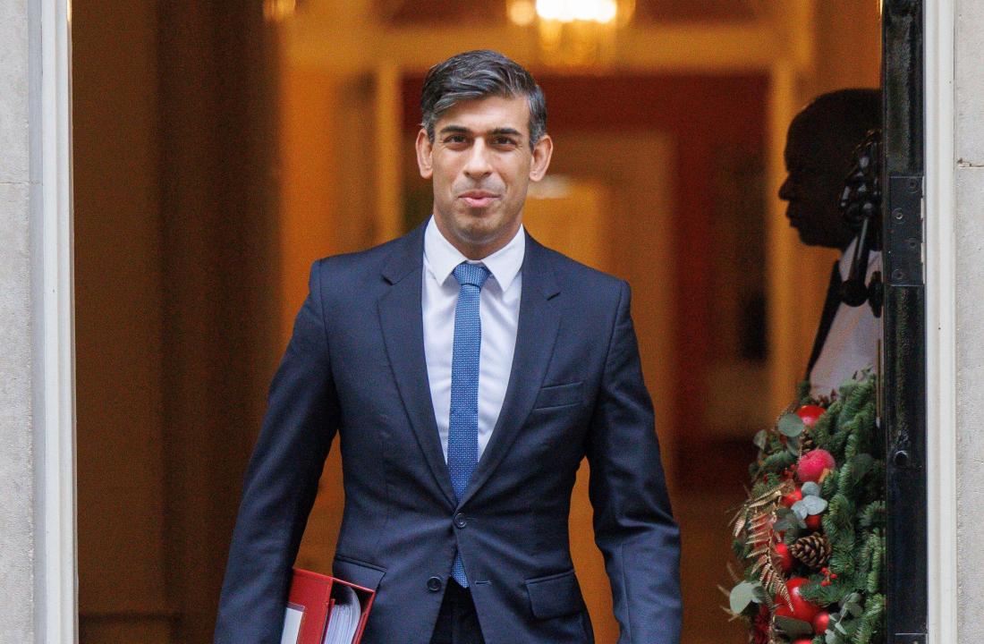 London, UK. 13th Dec, 2023. Prime Minister, Rishi Sunak, leaves Number !0 to go to Parliament for Prime Ministers Questions. He will face Sir Keir Starmer across the despatch box. Credit: Mark Thomas/Alamy Live News