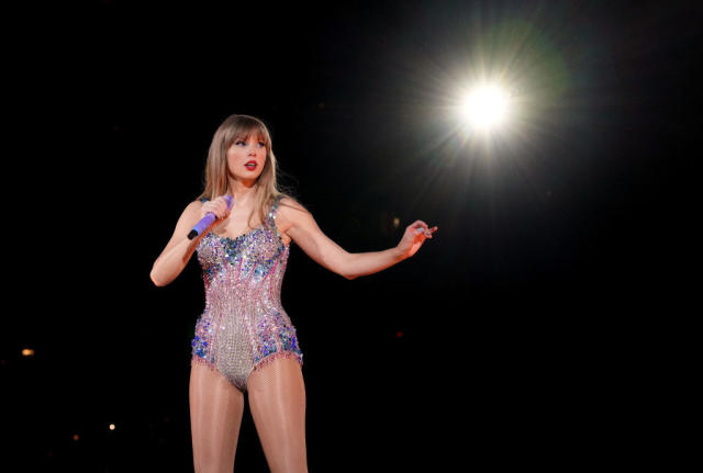Taylor Swift Did 16 Costume Changes At The Eras Tour Last Night — Here They  Are