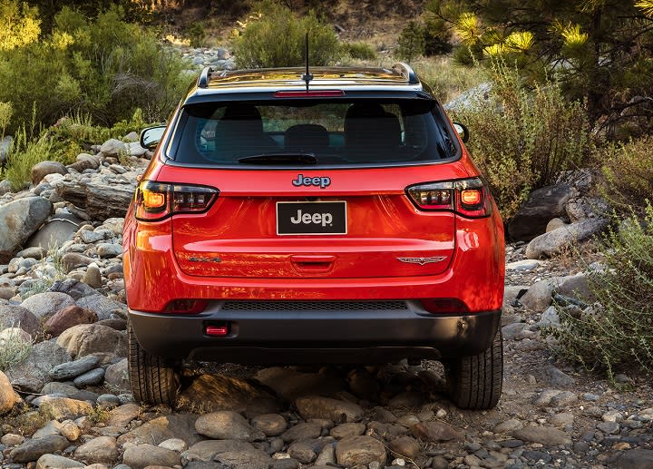 2017 Jeep Compass Trailhawk rear photo