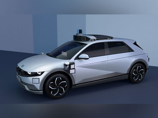 Hyundai Motor unveils IONIQ5 Robot Taxi to be run in 2023