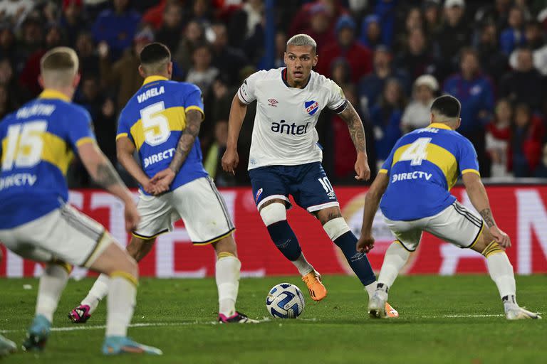 Nicolás Valentini (15) y Nicolás Figal (4) fueron los defensores centrales frente a Nacional en Montevideo, el sexto partido en que Boca no sufrió goles entre los últimos nueve.