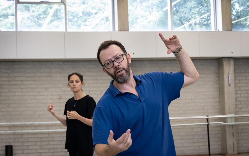 Ratmansky leads rehearsals for Giselle - Johan Molenaar