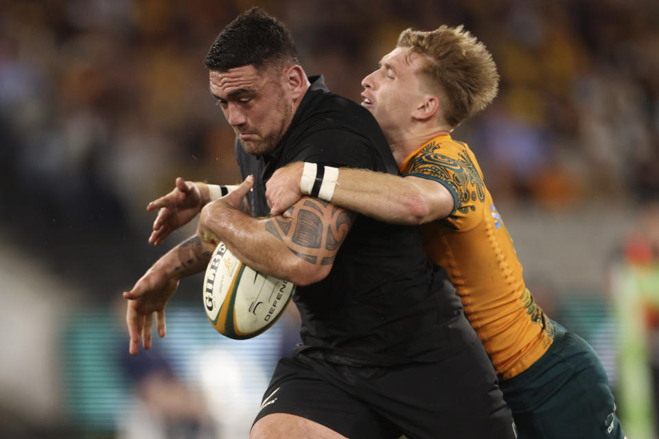 Australia's Tate McDermott, right, attempts to bring down New Zealand's Codie Taylor during their Bledisloe Cup rugby union test match in Melbourne, Australia, Saturday, July 29, 2023. (AP Photo/Hamish Blair)