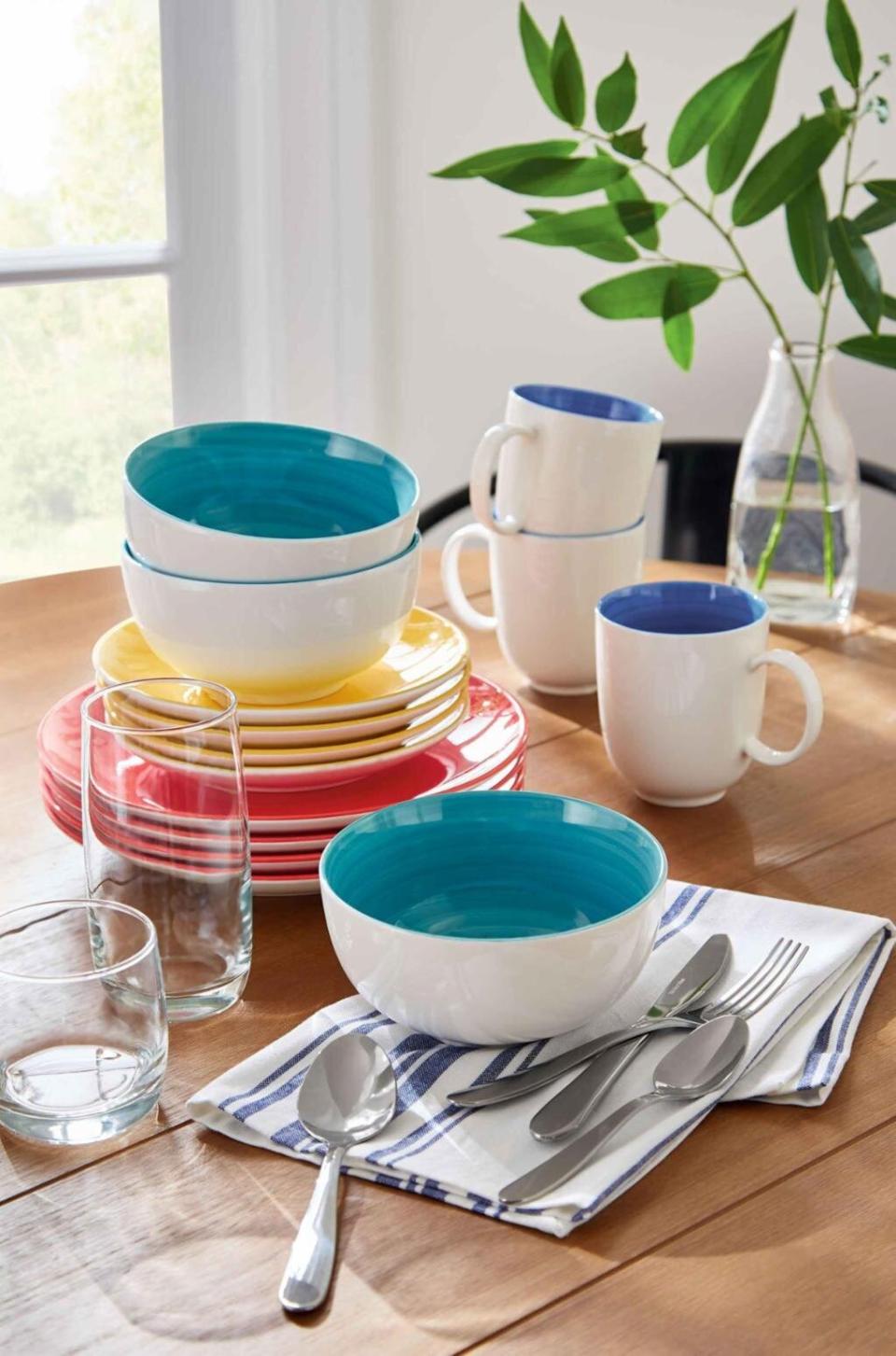 If you're cooking your own meals more instead of ordering takeout lately, you might want <a href="https://www.huffpost.com/entry/vintage-inspired-glassware-stemware-drinkware_l_5f6a4bd1c5b6189caef8f134" target="_blank" rel="noopener noreferrer">matching glassware</a> and dinnerware to make dinner more special. <br /><br />Fortunately, you can now <a href="https://fave.co/34Ghysx" target="_blank" rel="noopener noreferrer">save on drinkware, tableware and flatware</a> at Home Depot right now. Find things such as this set of <a href="https://fave.co/2SDY81K" target="_blank" rel="noopener noreferrer">black melamine plates trimmed in gold</a> for fancy nights in and a <a href="https://fave.co/3d9QhlW" target="_blank" rel="noopener noreferrer">crystal pitcher</a> for chilled cider and lemonade. <br /><br />Check out all the glassware and dinnerware on sale at <a href="https://fave.co/2SD29U1" target="_blank" rel="noopener noreferrer">﻿The Home Depot</a>.