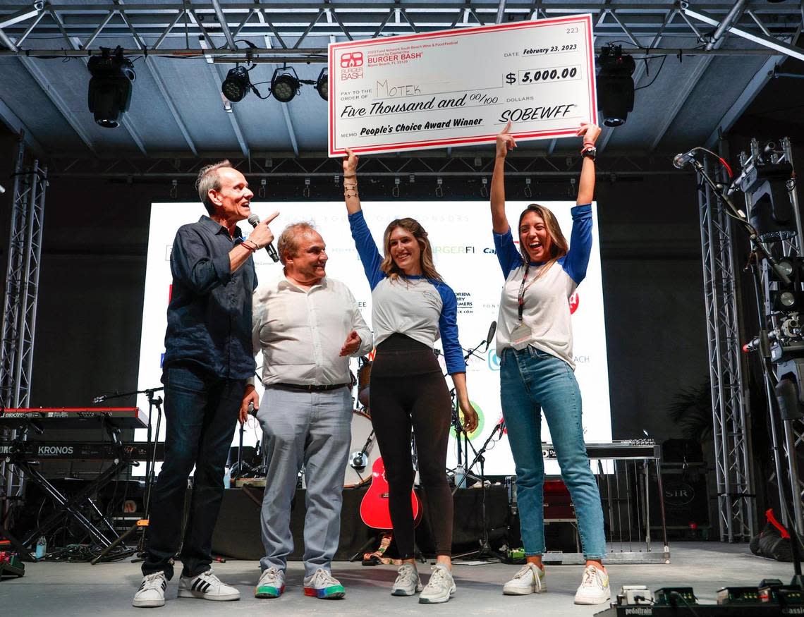Burger Bash event manager Randy Fisher, at left, and South Beach Wine & Food Festival founder Lee Schrager, second from left, present Motek representatives the People’s Choice Award during the Burger Bash at the South Beach Wine & Food Festival. Al Diaz/adiaz@miamiherald.com