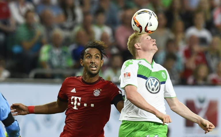 Wolfsburg midfielder Kevin De Bruyne (R) and Bayern Munich striker Medhi Benatia vie for the ball during their German Supercup match in Wolfsburg, central Germany, on August 1, 2015