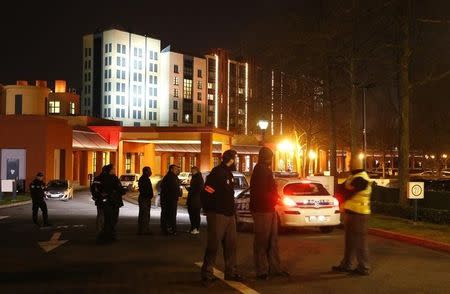 French police officers and security staff secure the area next to the New York hotel located next to the main entrance of the Disneyland Paris Resort run by EuroDisney S.C.A in Marne-la-Vallee, near Paris, France, January 28, 2016. REUTERS/Jacky Naegelen