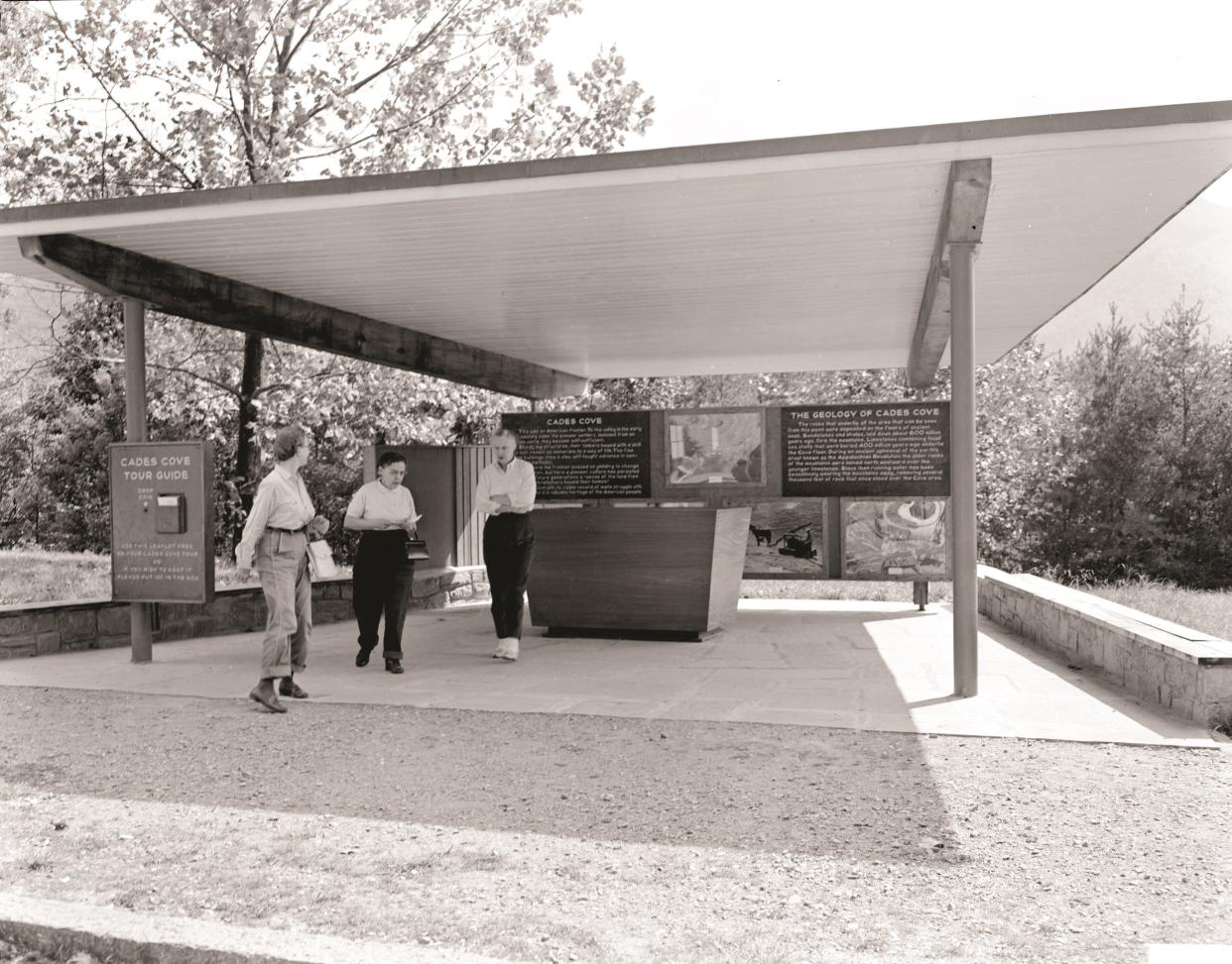 The Cades Cove Orientation Facility (shown here in 1959) was an ideal place to debut the new interpretive materials developed by the Great Smoky Mountains Natural History Association. The box on the left reads, “Use this leaflet free on your Cades Cove tour or if you wish to keep it please put 10¢ in the box.”