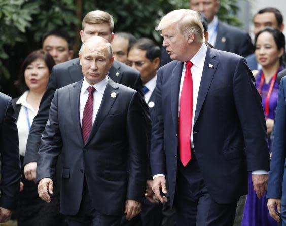 US President Donald Trump (R) and Russia's President Vladimir Putin talk during the Asia-Pacific Economic Cooperation (APEC) leaders' summit (AFP/Getty)