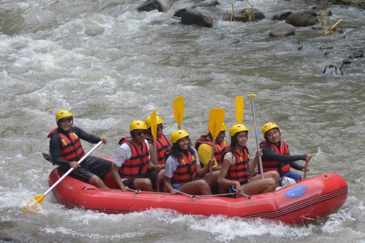 The Obamas paddling down the Ayung River.