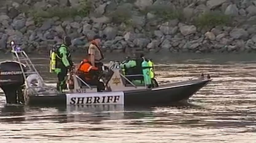 The Interstate 5 bridge over the Skagit River collapsed Thursday evening, where vehicles and people into the water.