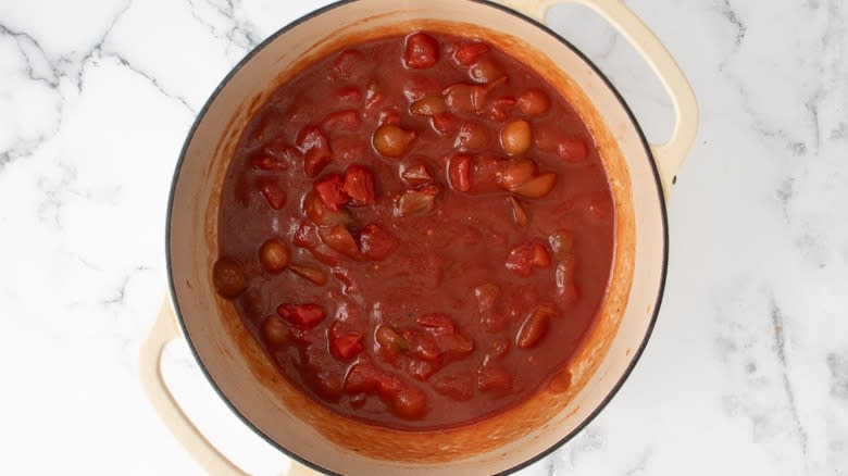 tomato sauce in dutch oven