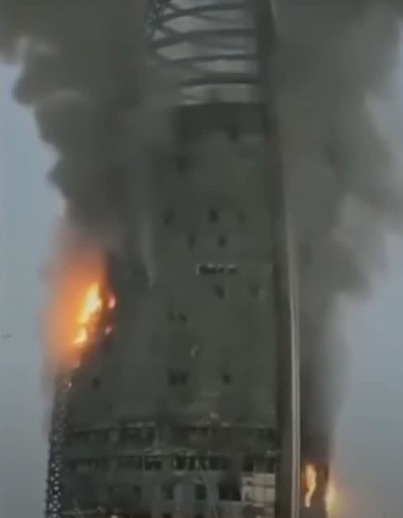 蘇丹首都喀土穆摩天大樓火警。（圖／翻攝YT）
