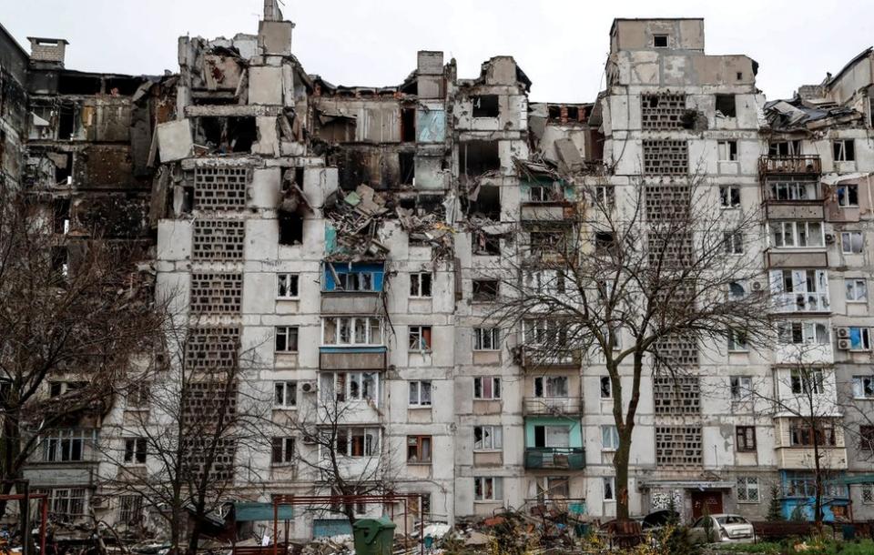 Un edificio residencial afectado por los bombardeos en Mariúpol