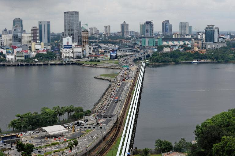 The causeway bordering Malaysia’s southern state of Johor Bahru (background) and Singapore. (Photo: AFP)