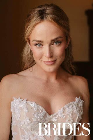 Dos Más En La Mesa/Brides Magazine Caity Lotz