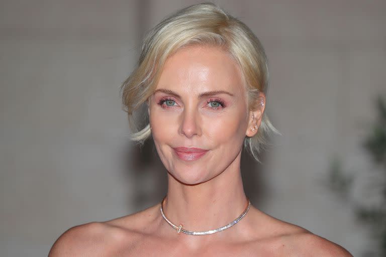 Charlize Theron por primera vez compartió una foto junto a sus hijas y se mostró muy orgullosa de ellas