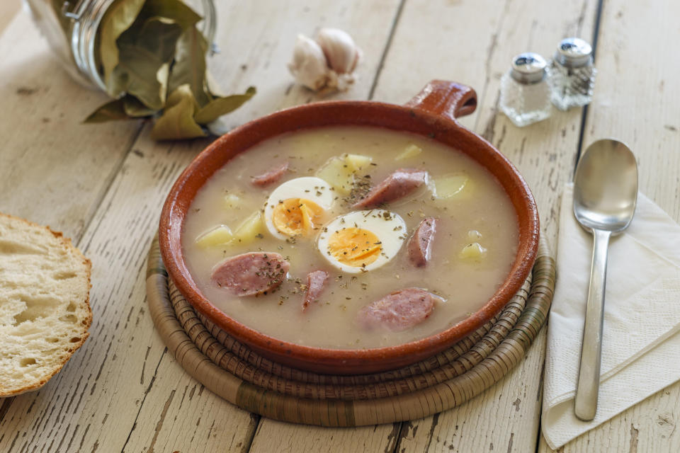 Die polnische Ostersuppe Zurek ist ein säuerlich-deftiges Gericht aus Roggenschrot. (Symbolbild: Getty Images)