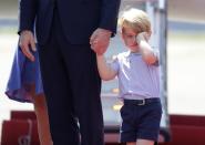 <p>Ob Prinz George im Flieger wohl gerade noch ein Nickerchen gemacht hat? (Bild: dpa) </p>