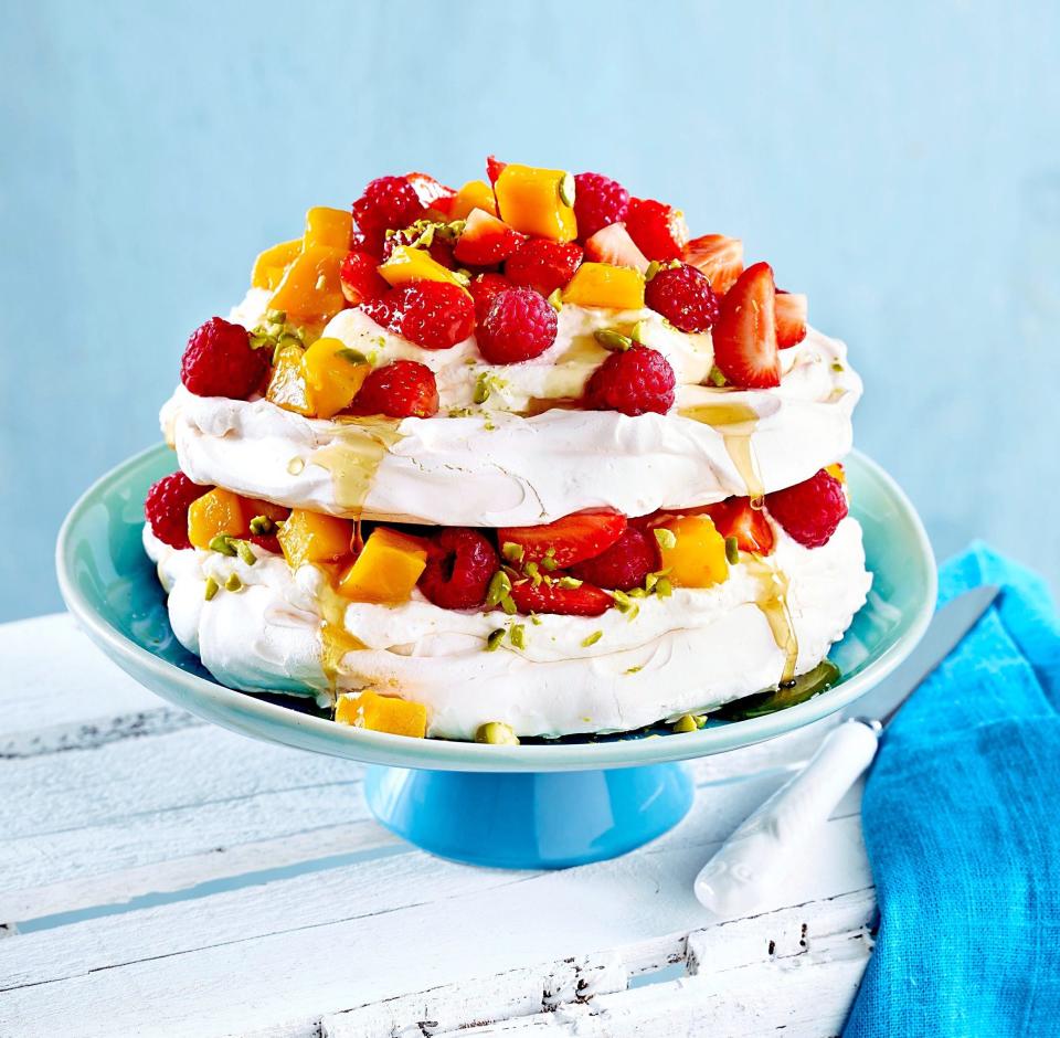 Mixed Fruit Pavlova 