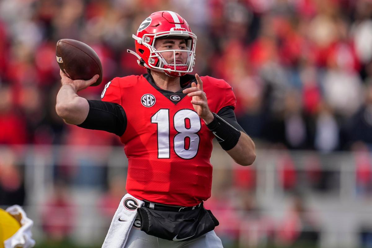 Georgia quarterback J.T. Daniels entering transfer portal, Stetson Bennett  announces he's staying with Bulldogs