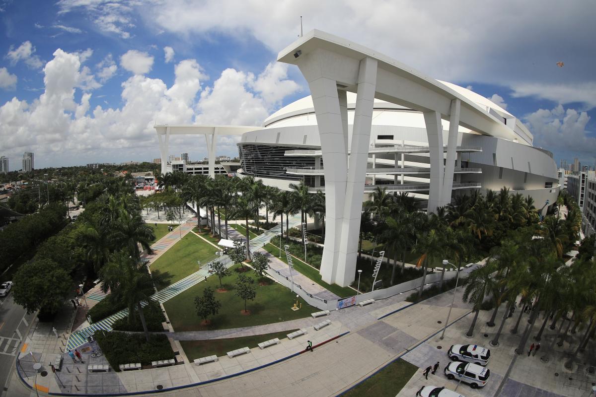 Marlins and Nationals Played in a Nearly Empty Stadium in Miami With  Hurricane Irma Looming